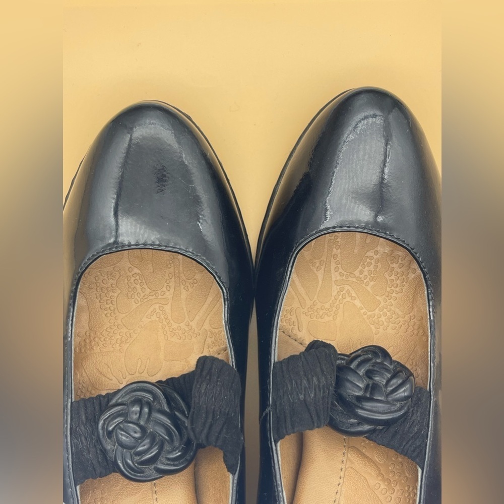 eurosoft by sofft courtney black patent pump, black patent, size 9.5M, euc - Picture 8 of 10